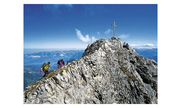 Dem Gipfel so nah: Vor den letzten Metern zum höchsten Punkt heißt es Seil aufschießen und schon ein bisschen Aussicht genießen.