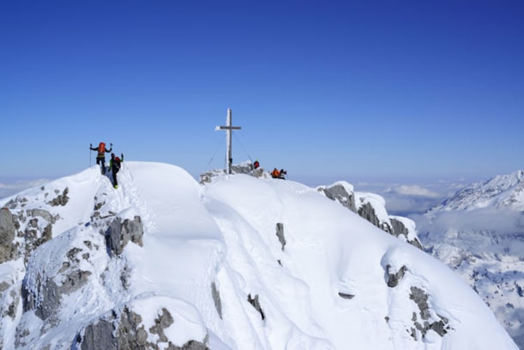Einer der prominentesten Berge der Alpen: Am Gipfel des Birnhorns in den Leoganger Steinbergen. (Foto: Andrea & Andreas Strauß)