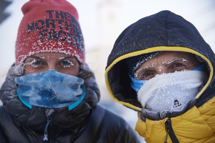 <p>Als ein Tuch über dem Mund noch dem Kälteschutz diente: Simone Moro in Sibirien 2018.</p>