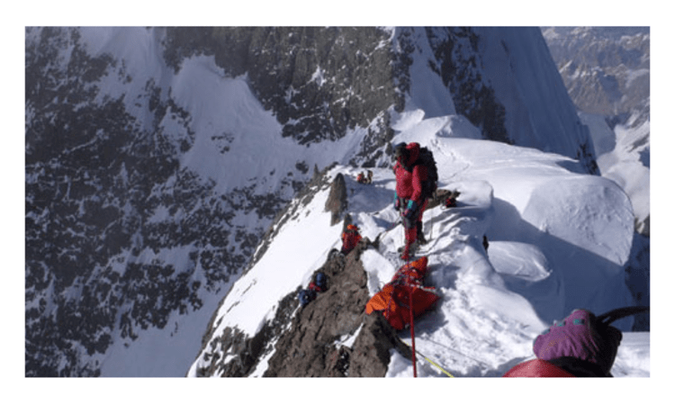 Die Bergung von Markus Kronthaler bei über 8000m. Foto: ProSieben