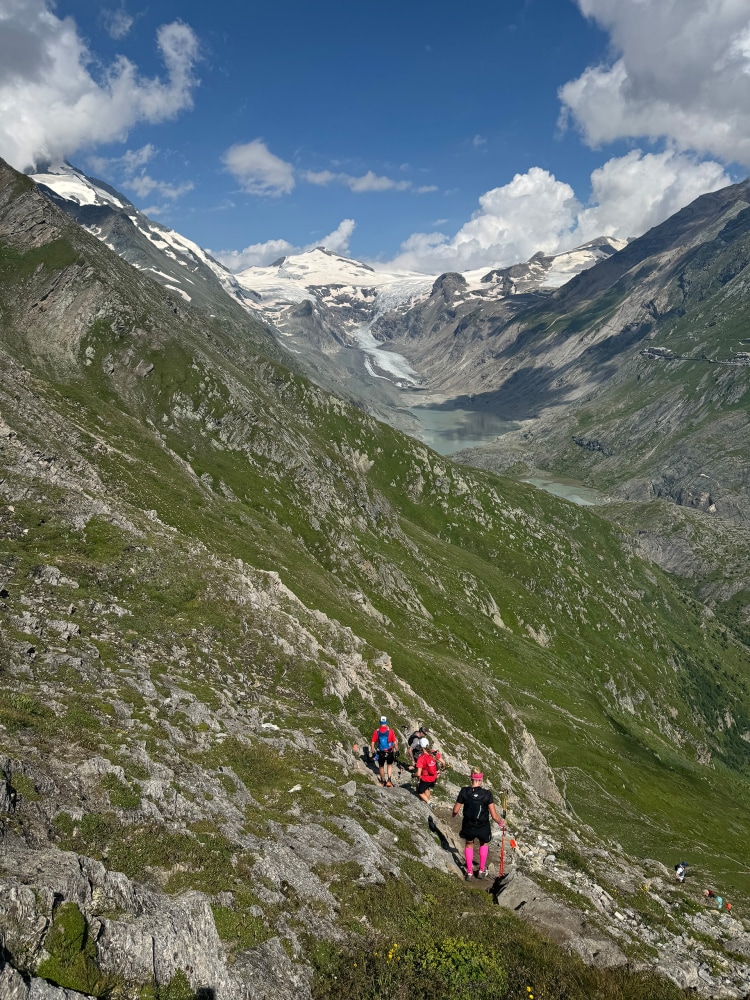 <p>Der lange Downhill in Richtung Glocknerhaus. </p>