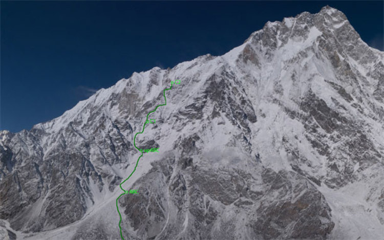 Der Weg nach oben: Der Routenverlauf von David Göttler und Simone Moro durch die Rupalwand (Foto: The North Face).