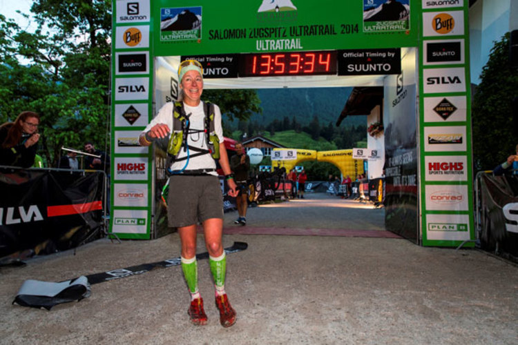 Anne-Marie Flammersfeld (St. Moritz): Schnellste Frau über die 100 km in 13:53.21 Stunden.