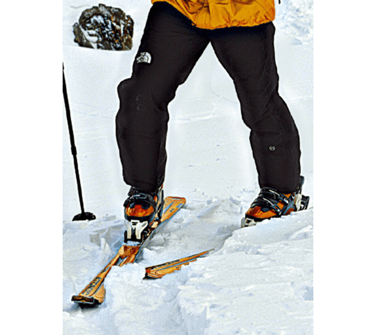 Beim Bogenlaufen gibt der äußere Ski die Richtung vor, der innere folgt dann dem äußeren.