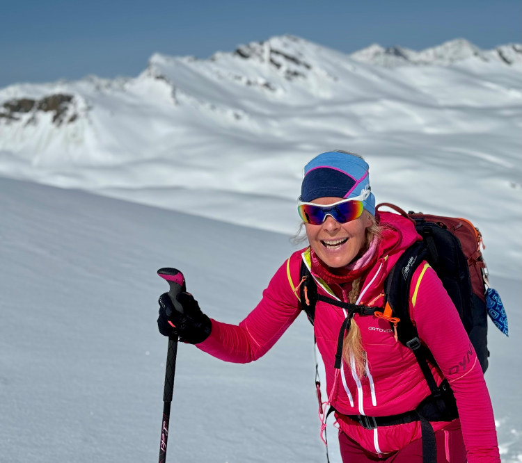 <p>Am Berg kann sie strahlen: Alix von Melle auf Skitour im Winter 2024.</p>