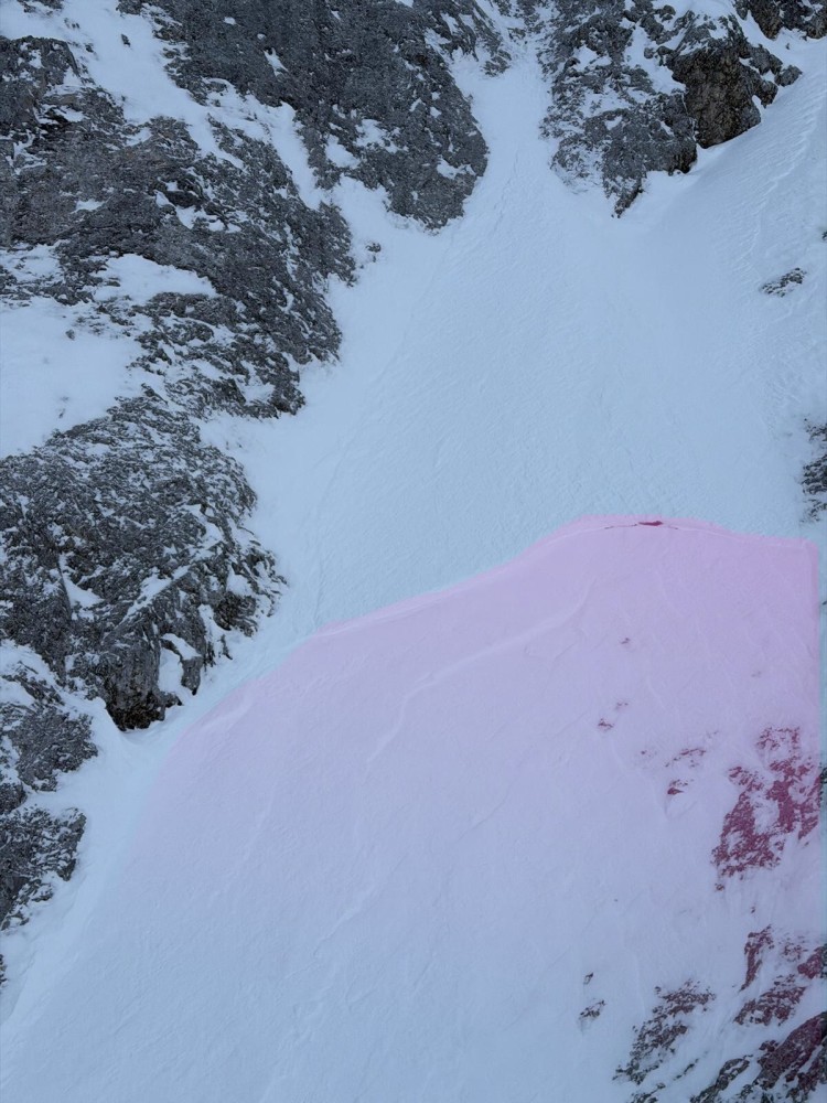 <p>Gering mächtig: der Lawinenanriss.</p>