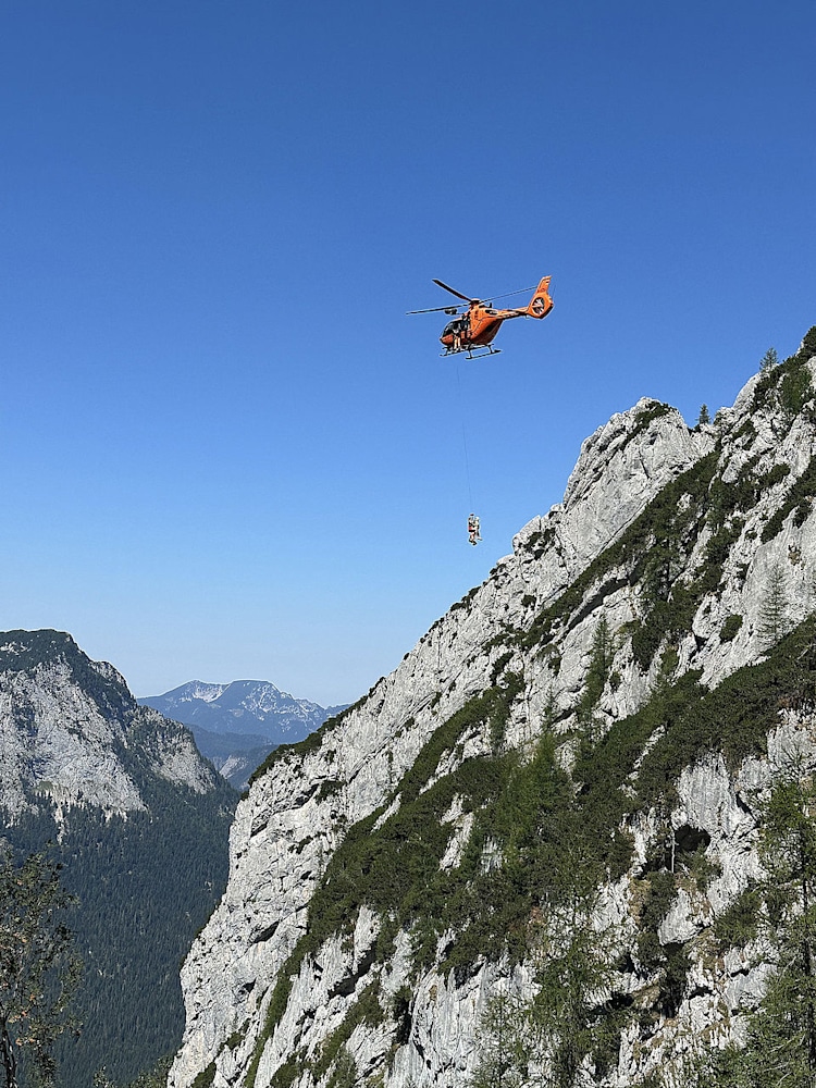 <p>Knapp unterhalb der Blaueishütte stürzte ein Bergsteiger und musste mit der Winde gerettet werden.</p>