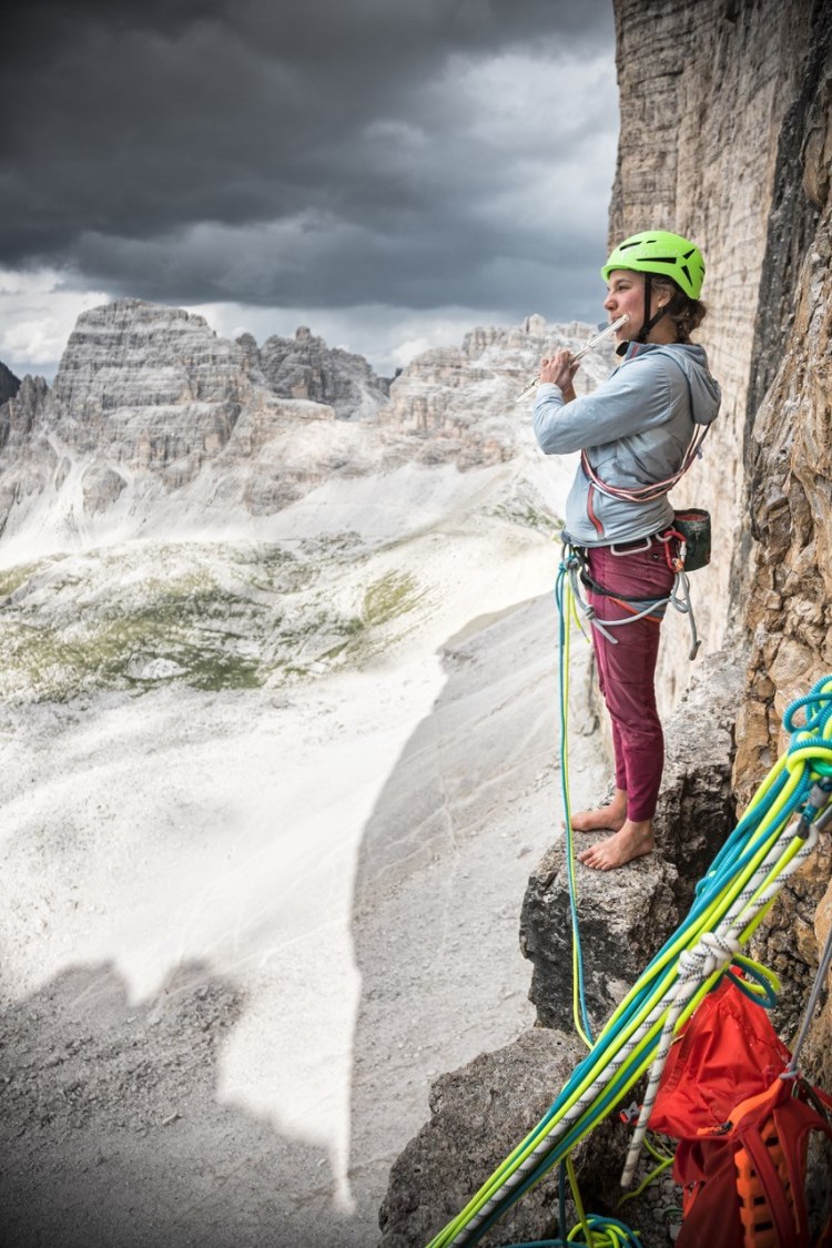 <p>Die französische Kletterin Eline Le Menestrel wird die 12 Gewinner:innen zum nächsten Salewa Alpine Campus in die Südtiroler Dolomiten begleiten. Sicher gibt's dann auch ein Ständchen.</p>