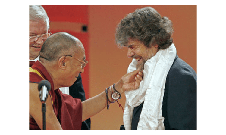 Fordern beide mehr Autnomie für Tibet: Der Dalai Lama und Bergsteigerlegende Reinhold Messner. Foto: dpa.