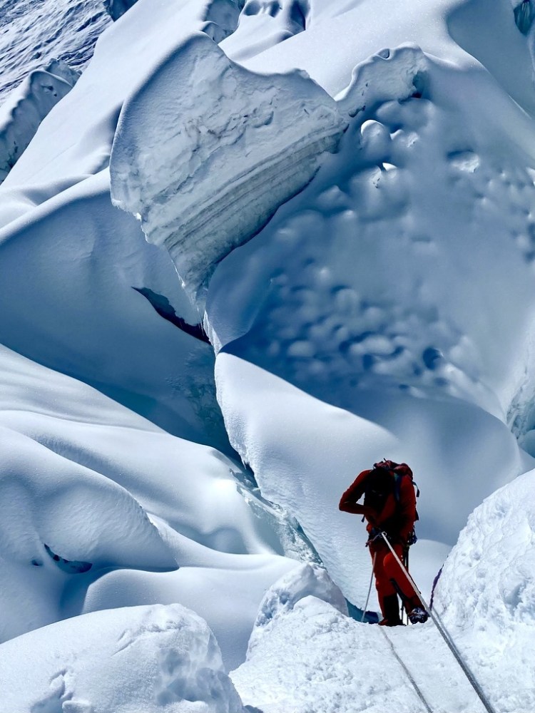 <p>Bizarr-schöne Eislandschaften gibt es am Manaslu zu bestaunen – bei stabilem Wetter und sicheren Bedingungen.</p>