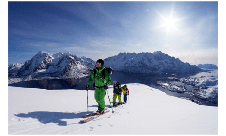 Skitouren auf den Lofoten mit ALPIN, ProAlpin und Bergans of Norway.
