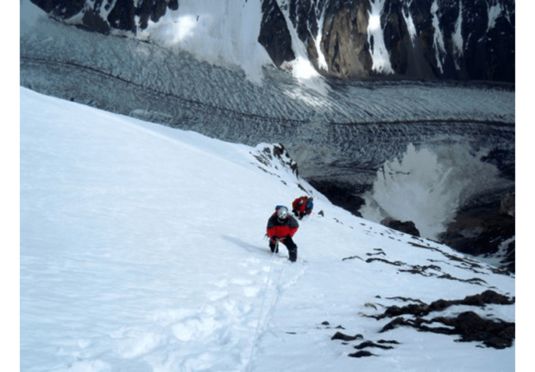 Steil: Unterhalb Lager III auf 6700m (Foto: Gerfried Göschl).