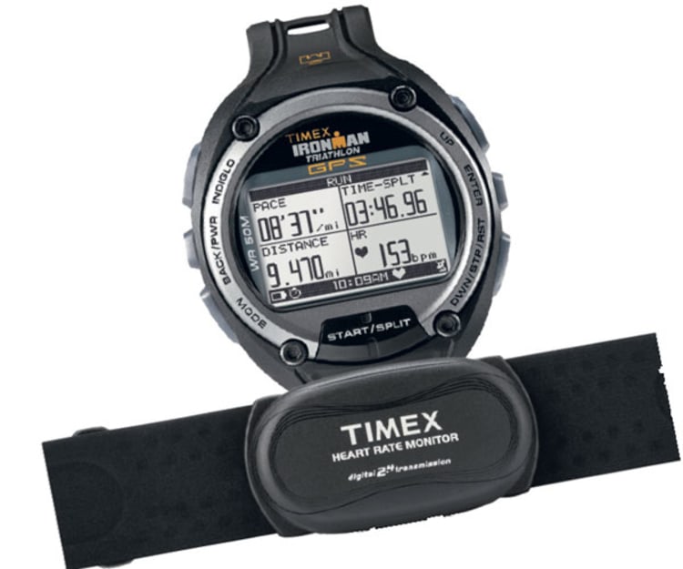 T5K444 Ironman Global Trainer heißt die GPS-Uhr mit Brustgurt für die Pulsmessung von Timex.