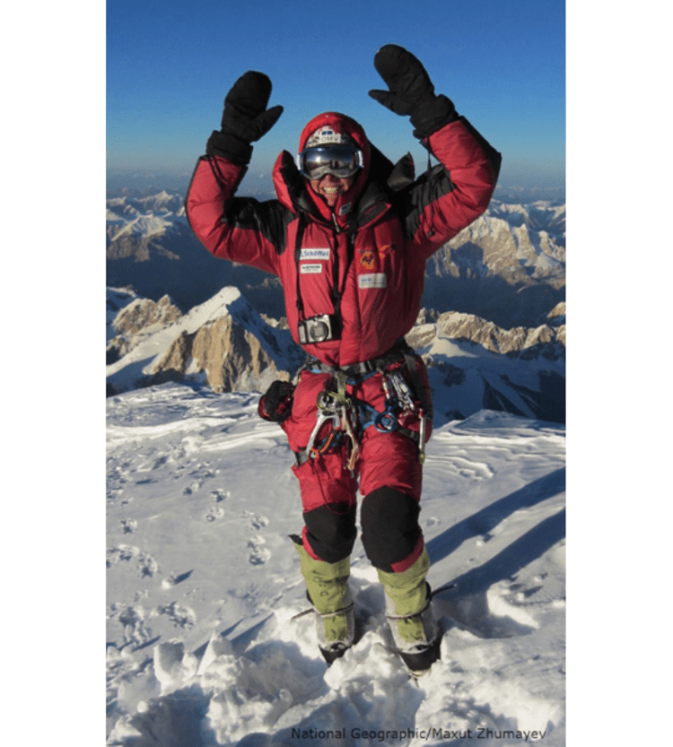 Endlich angekommen: Gerlinde Kaltenbrunner auf dem Gipfel des K2 (Foto: Maxut Zhumayev).