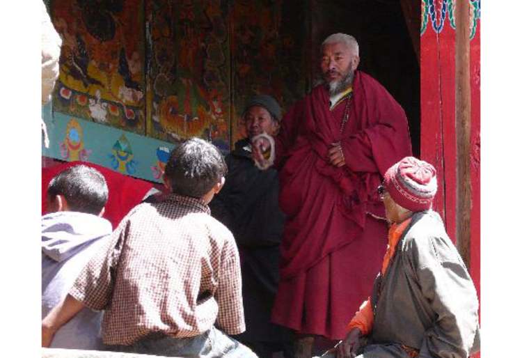 Bei einem Besuch im Kloster von Pangpoche. Bild: www.amical.de