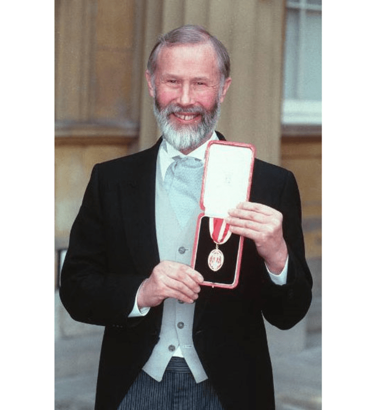 Höchste Ehren: Sir Chris Bonington am 23.02.1996 nach Verleihung der Ritterwürde.