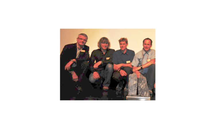 Von links nach rechts: ALPIN-Chefredakteur Bene Benedikt, Jury-Mitglied Michi Wärthl, Jury-Mitglied Stephan Siegrist, Preisträger Marko Prezelj.