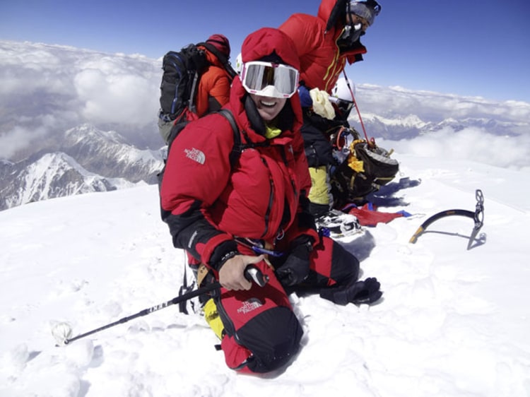 Auf dem Gipfel des K2: Tamara Lunger ist überglücklich. (Foto: Gore-Tex)