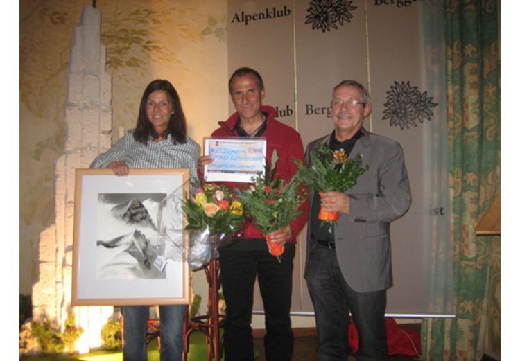 Die Preisträger 2010: Gerlinde Kaltenbrunner und Ralf Dujmovits mit Dr. Karl Gabl.