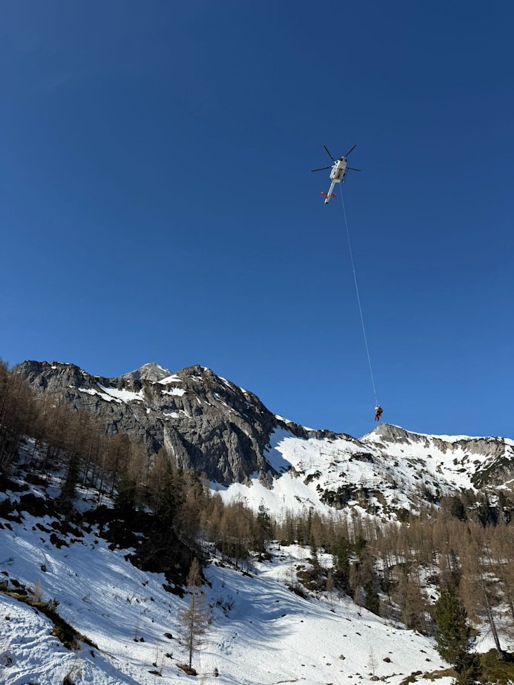 <p>Rettungshelikopter im Einsatz</p>