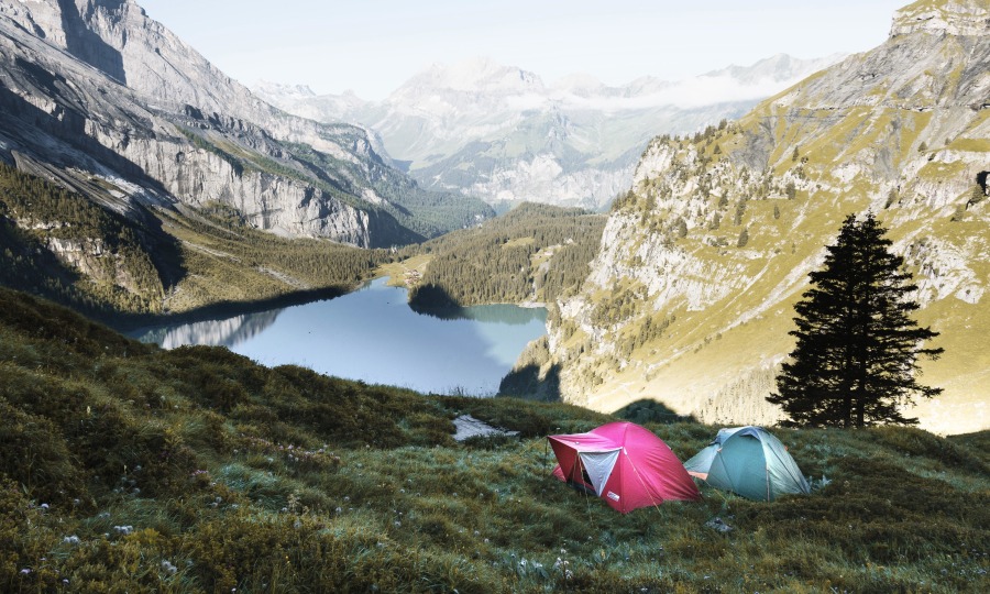 <p>Wer sein Zelt in den Bergen aufschlagen möchte, sollte sich gut informieren, ob und unter welchen Bedingungen das gestattet ist.</p>