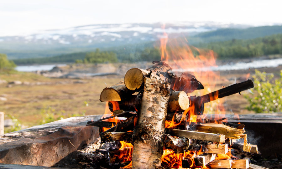 <p>Feuer? Bitte unbedingt nur dort, wo Feuer erlaubt und Feuerstellen angelegt sind.</p>