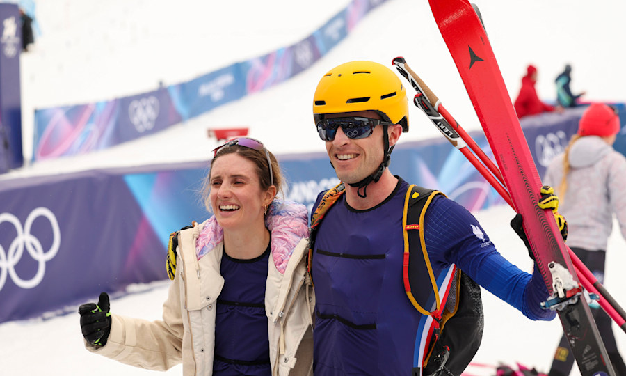 <p>Olympia-Sieger in der MIxed-Staffel im Skibergsteigen: Emily Harrop and Thibault Anselmet (FRA).</p>