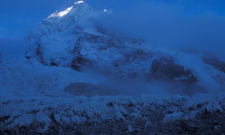 <p>Das Sherpa-Unglück - Lawine am Mount Everest.</p>