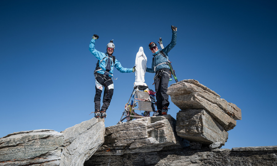 <p>Philipp Reiter und Adrian Zurbrügg auf dem Gipfel des Gran Paradiso.</p>