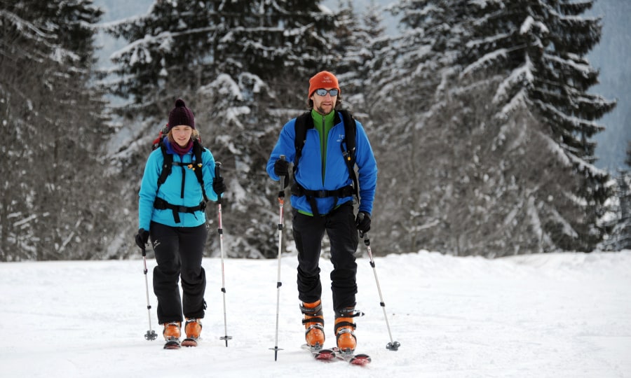 <p>Am Pistenrand: Skitourengeher beim Aufstieg.</p>