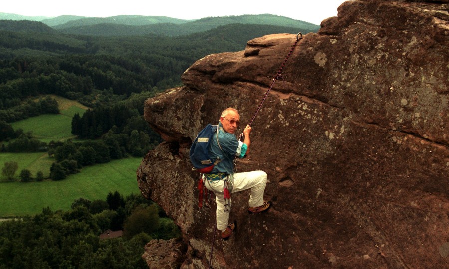 <p>Im Fels unterwegs: Der begeisterte Kletterer Heiner Geißler</p>