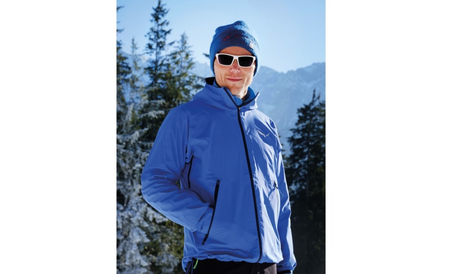 <p>Olaf Perwitzschky, ALPIN-Testredakteur: "Eine top Skitourenjacke mit gutem Maß an Wasserdampfdurchgang."</p>