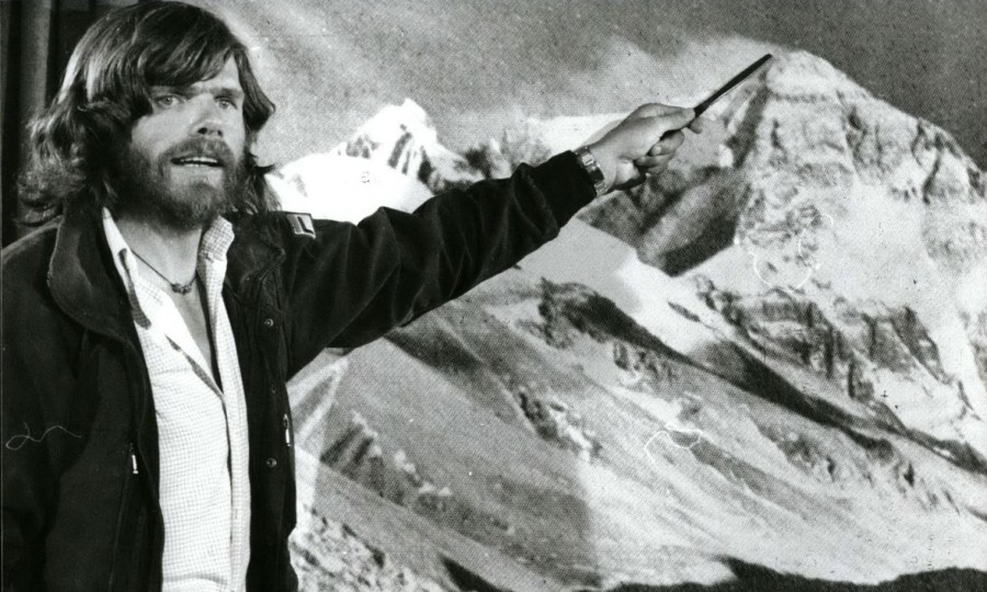 <p>So habe ich's geschafft: Reinhold Messner während einer Pressekonferenz nach seiner Rückkehr vom Everest-Solo 1980 am Münchner Flughafen.</p>