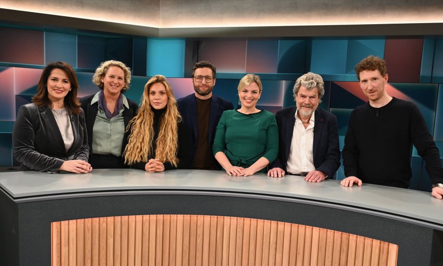 <p>Auch im Jahr 2024 gefragter TV-Experte in Sachen Berge: Reinhold Messner in der Talkshow "Hart aber fair"  (2. von rechts neben Moderator Louis Klamroth und Grünen-Politikerin Katharina Schulze).</p>