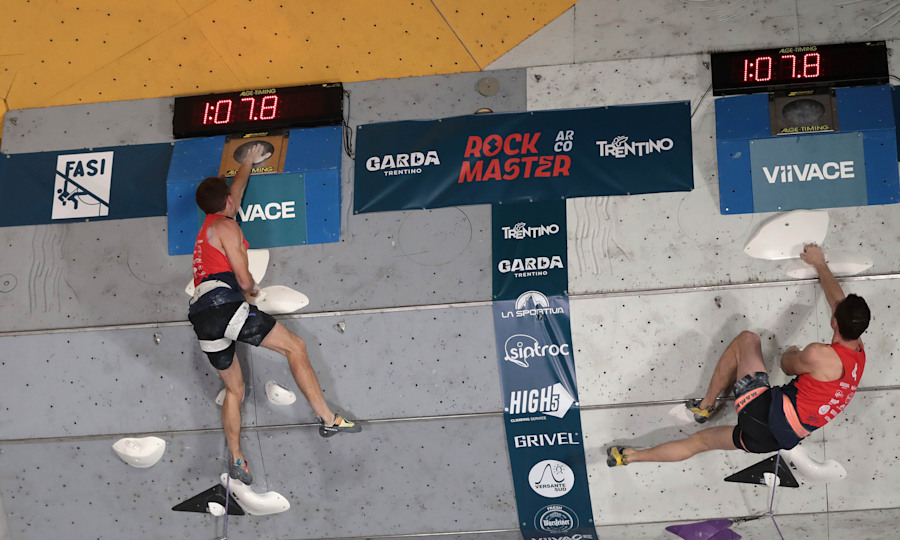 <p>Der Moment des Sieges: Filip Schenk erreicht das Top knapp vor Adam Ondra.</p>