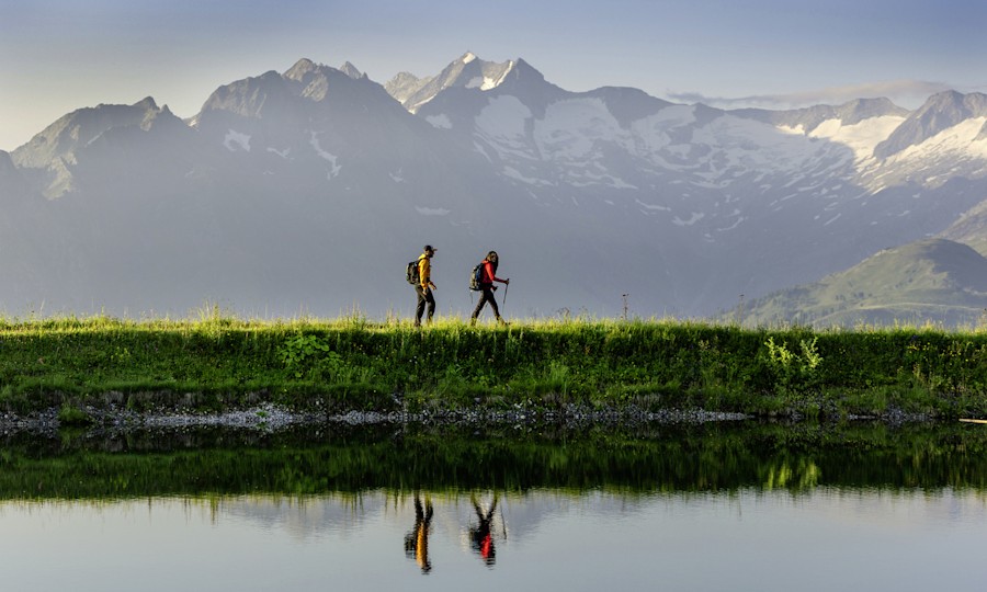 <p>Vorhang auf! Blick aus dem Wandergebiet Königsleiten in die Reichenspitzgruppe in den östlichen Zillertaler Alpen.</p>