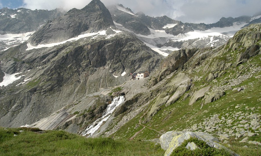 <p>Die Bächlitalhütte im Berner Oberland.</p>