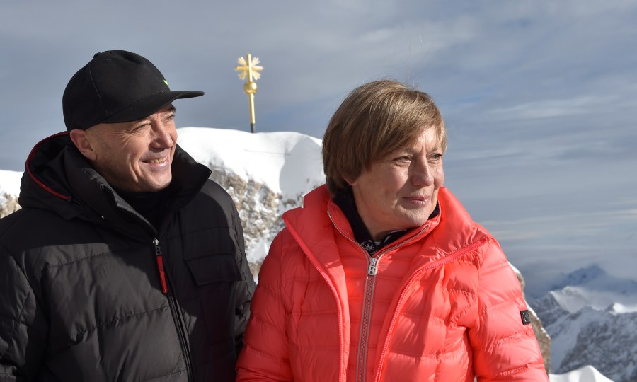 <p>Auch die Eltern von Skistar Felix Neureuther - Christian Neureuther und Rosi Mittermaier -  liesen sich die feierliche Eröffnung nicht entgehen.</p>