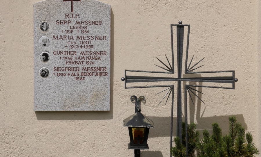 <p>Familiengrab der Familie Messner in St. Peter im Villnößtal.</p>
