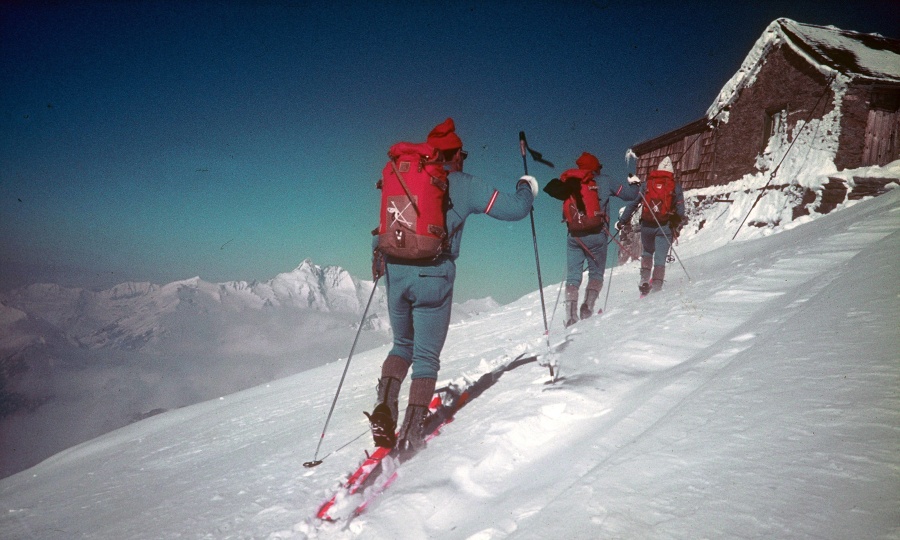 <p>Lang, lang ist es her: Vor fast 50 Jahren überquerte ein Team aus österreichischen Skibergsteigern den kompletten Alpenhauptkamm zum ersten Mal.</p>