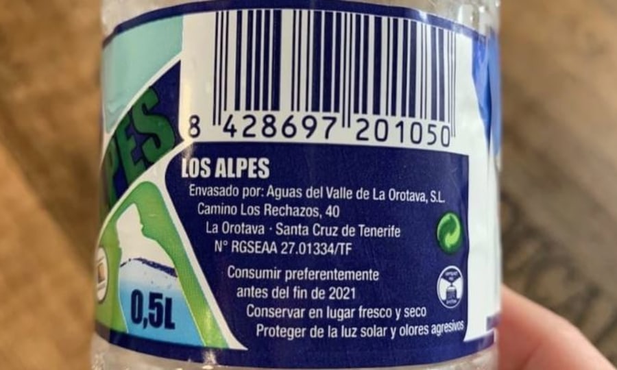 <p>Das Etikett verrät: Das Wasser kommt aus Teneriffa.</p>