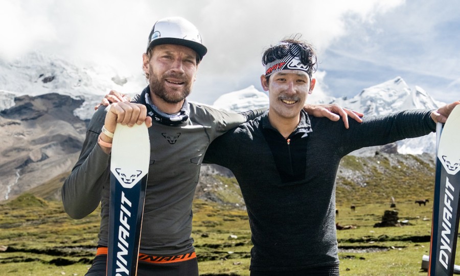 <p>Benedikt Böhm und Prakesh Sherpa am Himlung Himal</p>