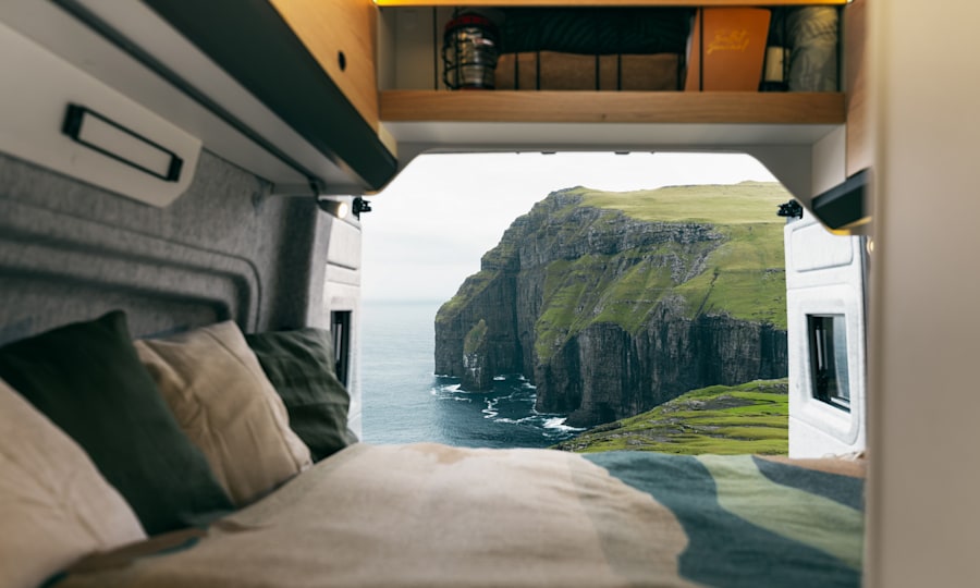 <p>Grandiose Aussicht aus dem Camper Van: Die Färöer Inseln entdecken.</p>
