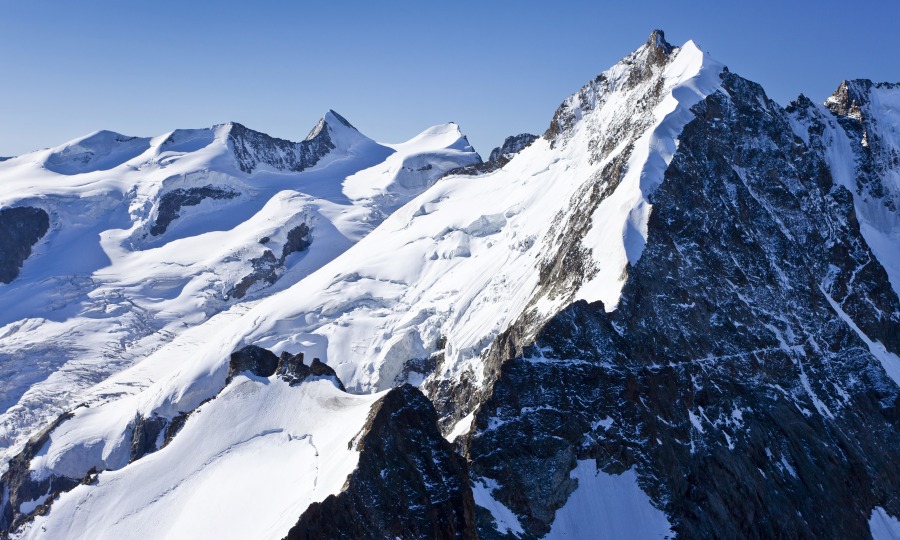 <p>Am Biancograt sind Bergführer nur noch mit einem Gast unterwegs.</p>