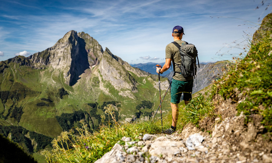 <p>Bick auf die Höfats mit ihren steilen Grasflanken.</p>