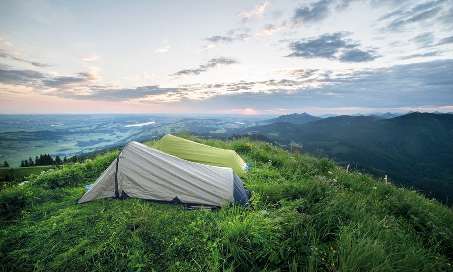 <p>Grenzwertig: In vielen Alpenregionen ist eine geplante Übernachtung mit Zelt bestenfalls geduldet, wenn nicht gar verboten.</p>