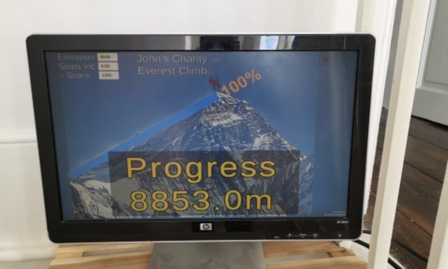 <p>Es ist vollbracht: John's Charity Everest Climb completed.</p>