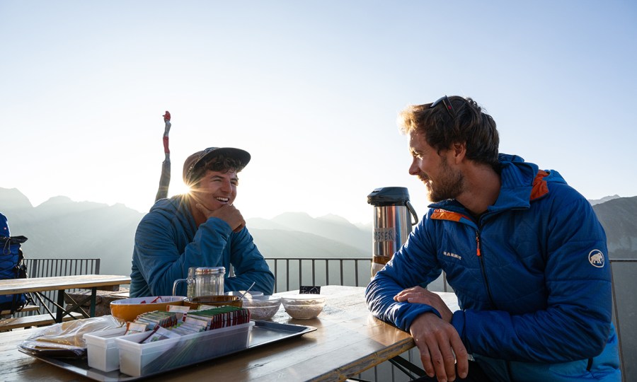 <p>Simon Wahli und Yannick Glatthard <br>auf der Salbithütte, ihrem Start- und Zielpunkt.</p>