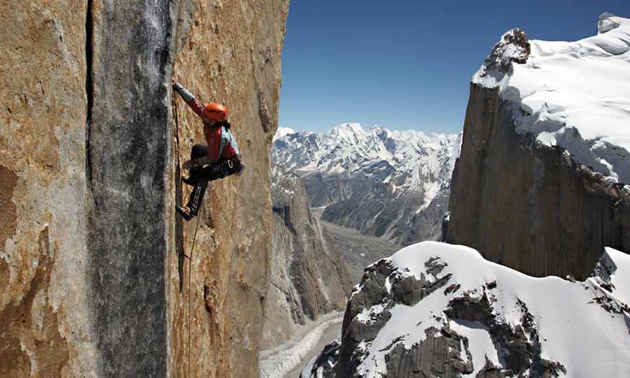<p>Eine von vielen Expeditionen und ein Meilenstein: Alexander 2009 bei der ersten freien Begehung der Route „Eternal Flame“ (IX+) am Nameless Tower im Karakorum.</p>