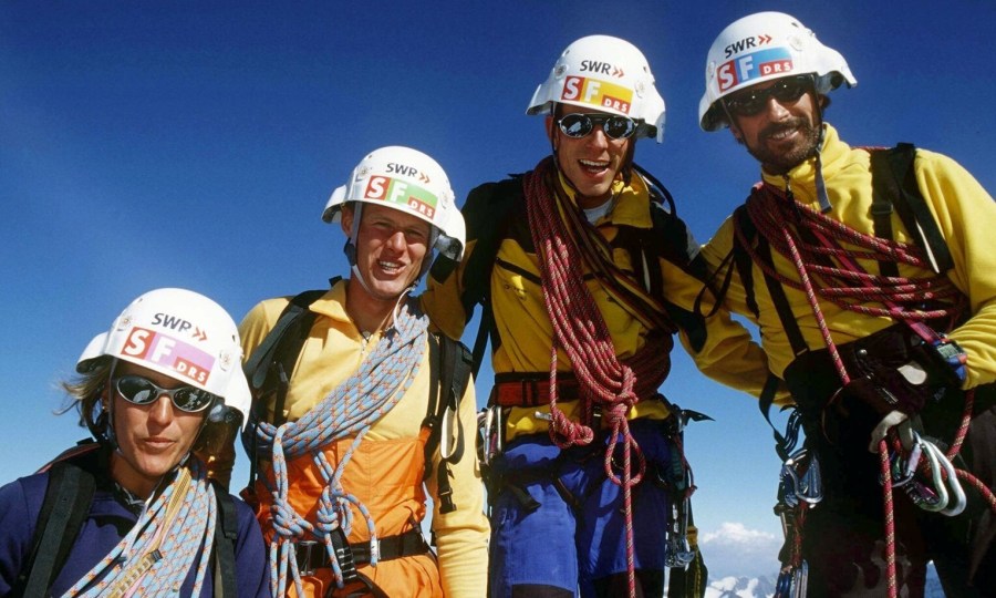 <p>"Eiger live": Evelyne Binsack, Stephan Siegrist und Hansrüdi Gertsch sowie Ralf Dujmovits (v. l.) am 10.9.1999 am Gipfel des Eiger.</p>